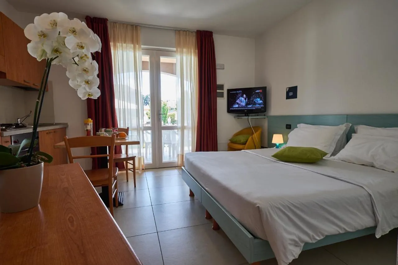 *** Apart-hotel Villaggio Turistico Lugana Marina Sirmione Itália