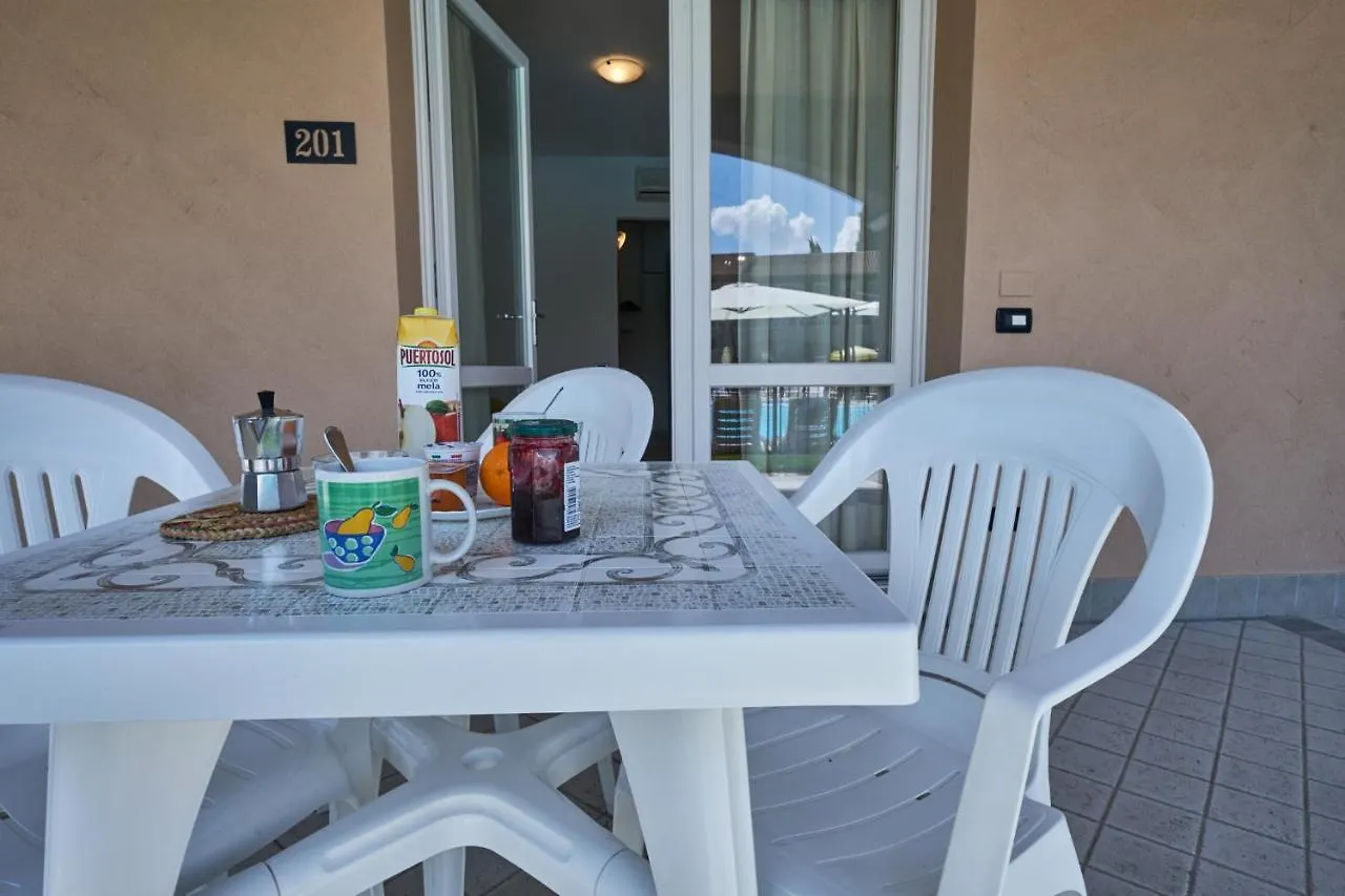 *** Apart-hotel Villaggio Turistico Lugana Marina Sirmione Itália