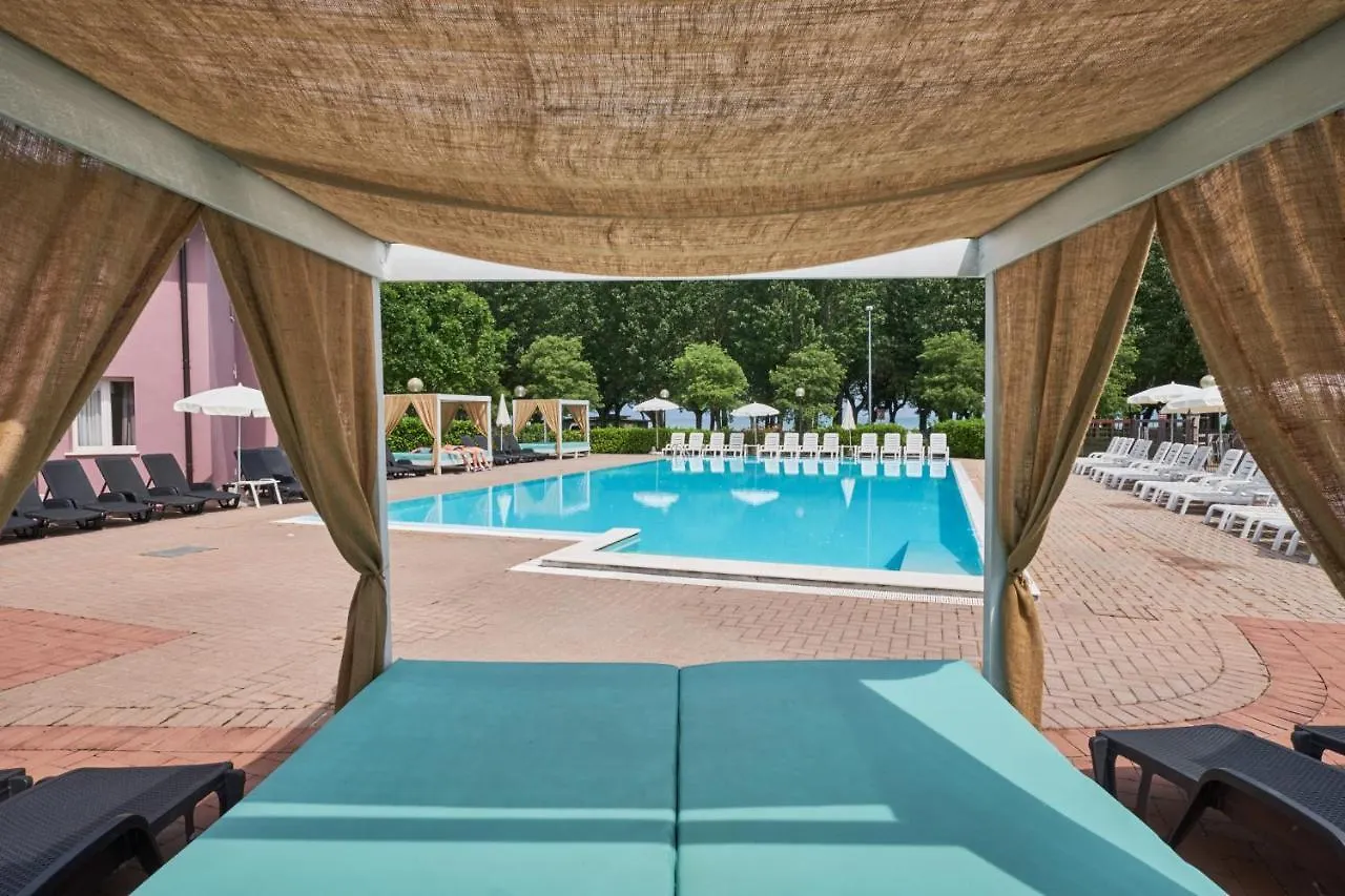 Villaggio Turistico Lugana Marina Sirmione 3*,