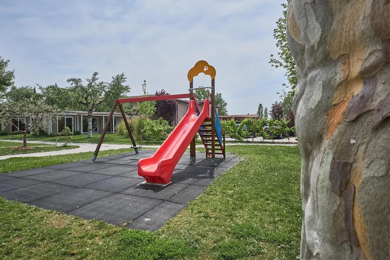 Villaggio Turistico Lugana Marina Sirmione 3*,