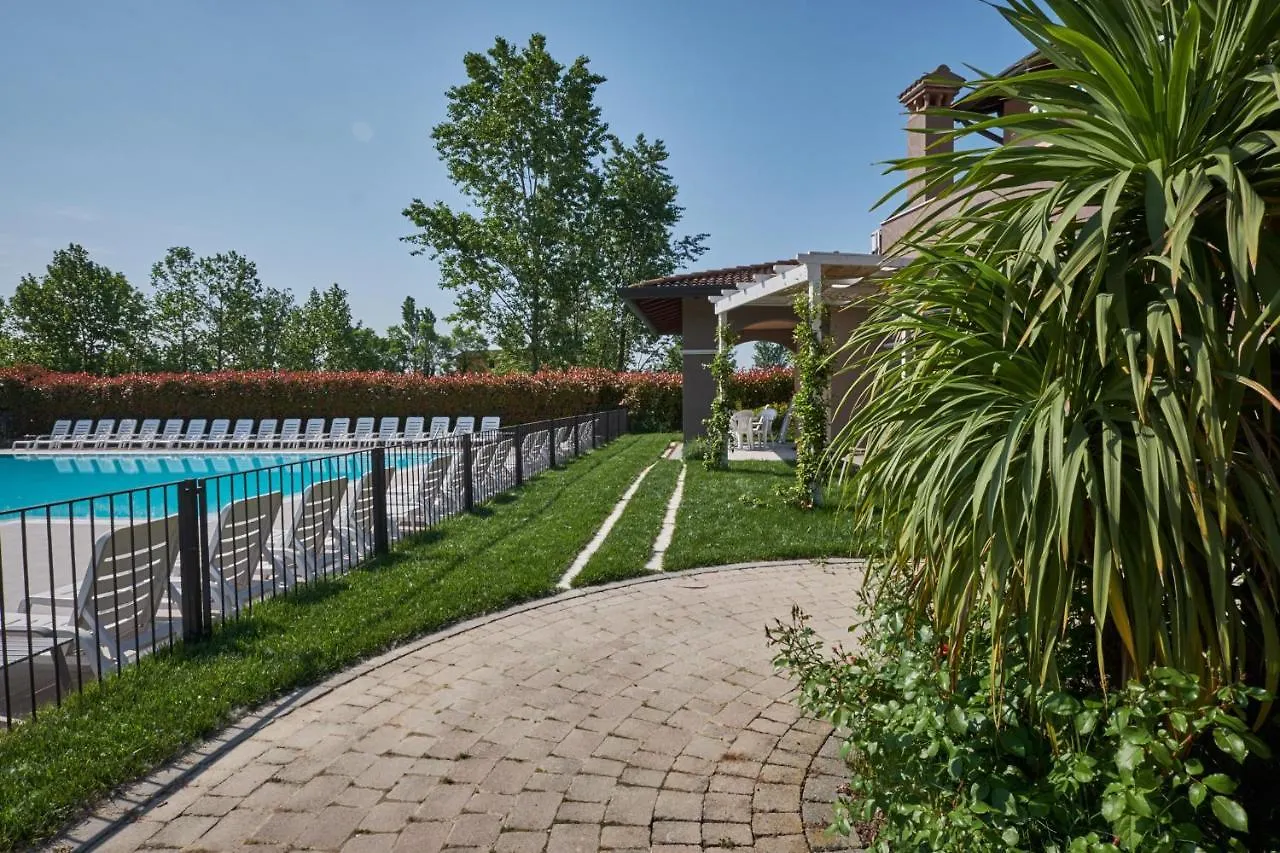 *** Apart-hotel Villaggio Turistico Lugana Marina Sirmione Itália